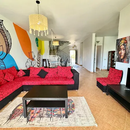 Spacious 5Br Cozy Beachfront Villa - Stunning Views